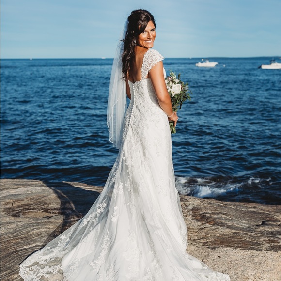 Like-New Maggie Sottero Ivory Wedding Gown The Emma (Size 8)